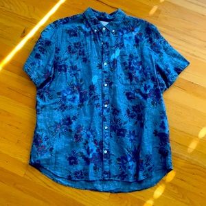 Gap. Standard fit short sleeve linen